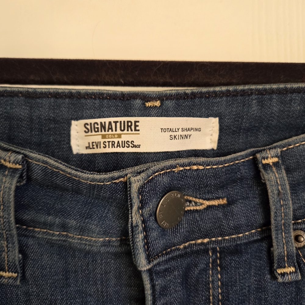 Levi's Signature Gold Sz 29 Women's Dark Blue Skinny Jeans, Totally Shaping